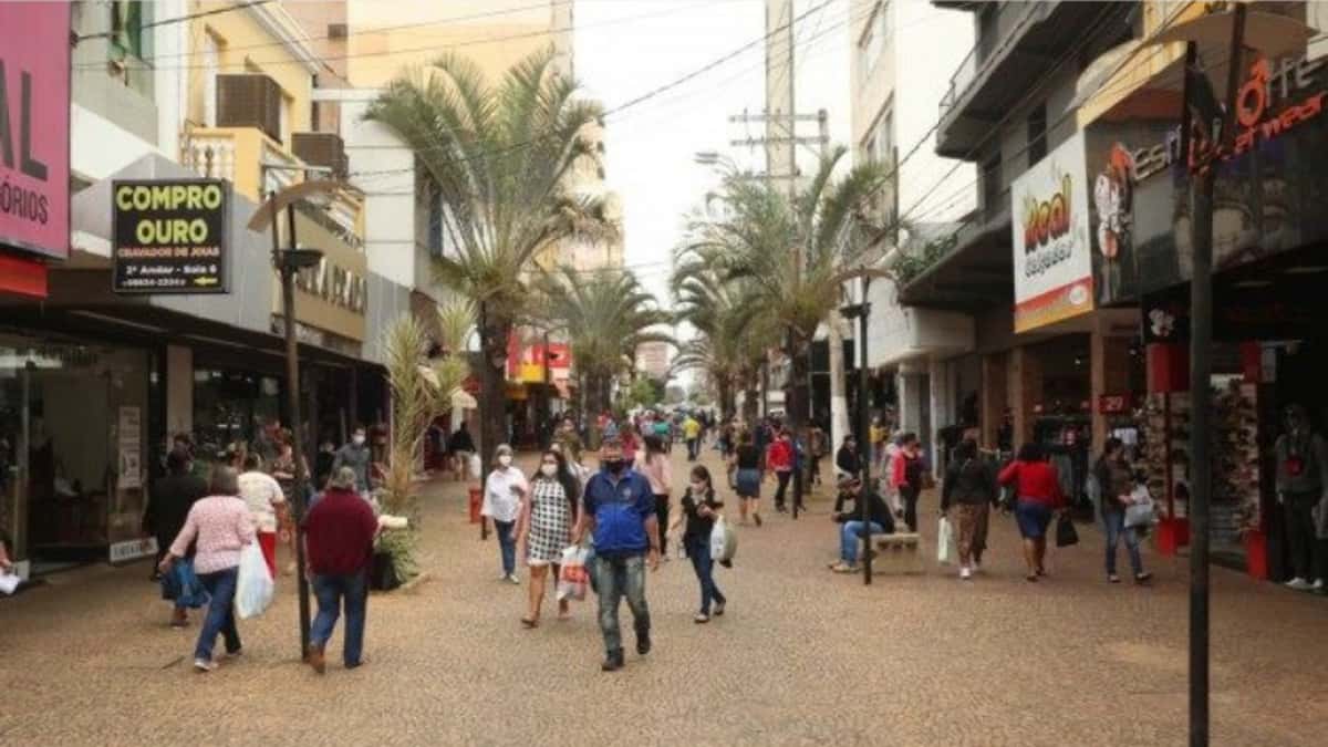 Casal furta carteira de idosa e é detido por populares no centro de Rio Preto (SP)