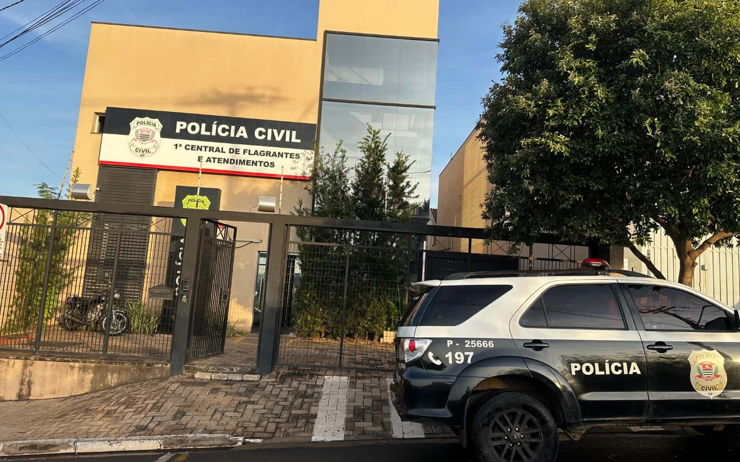 Apresentadora de TV é espancada e filho de 5 anos fica ferido após discussão por batida de carro em Rio Preto (SP)