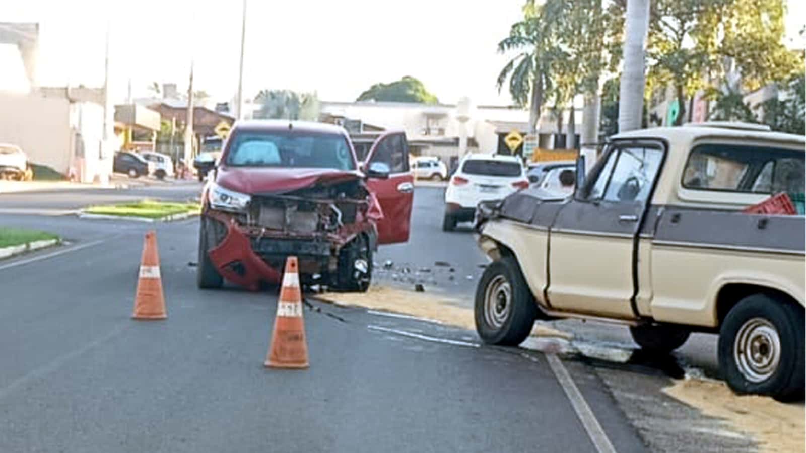 Motorista na contramão provoca grave acidente entre caminhonetes em Nova Aliança (SP)