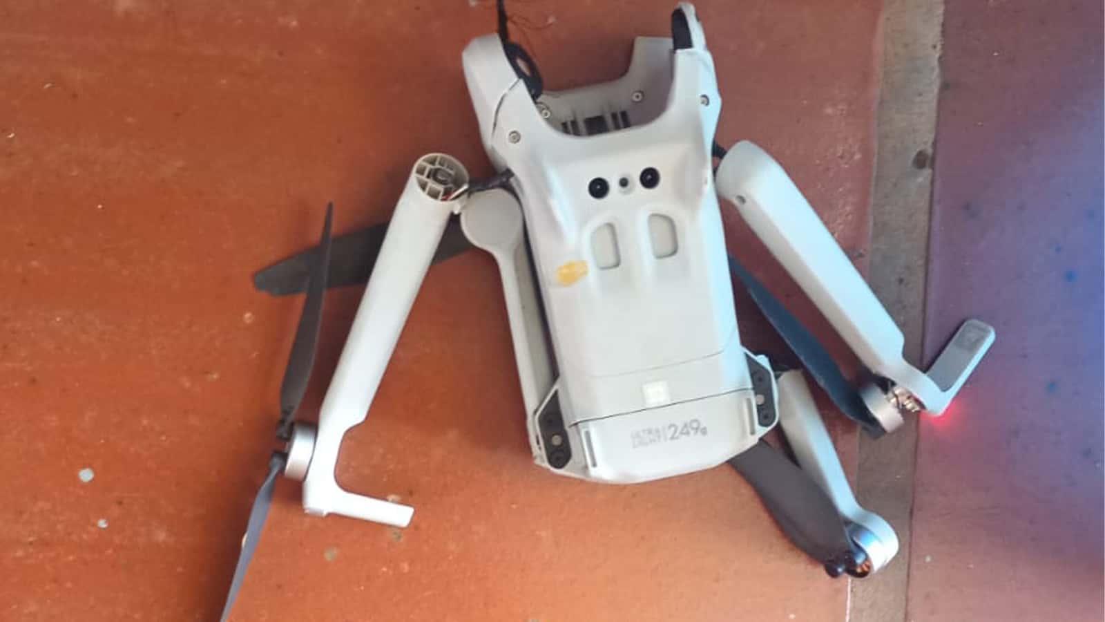 Drone cai em quintal de casa e assusta morador no Centro de Potirendaba