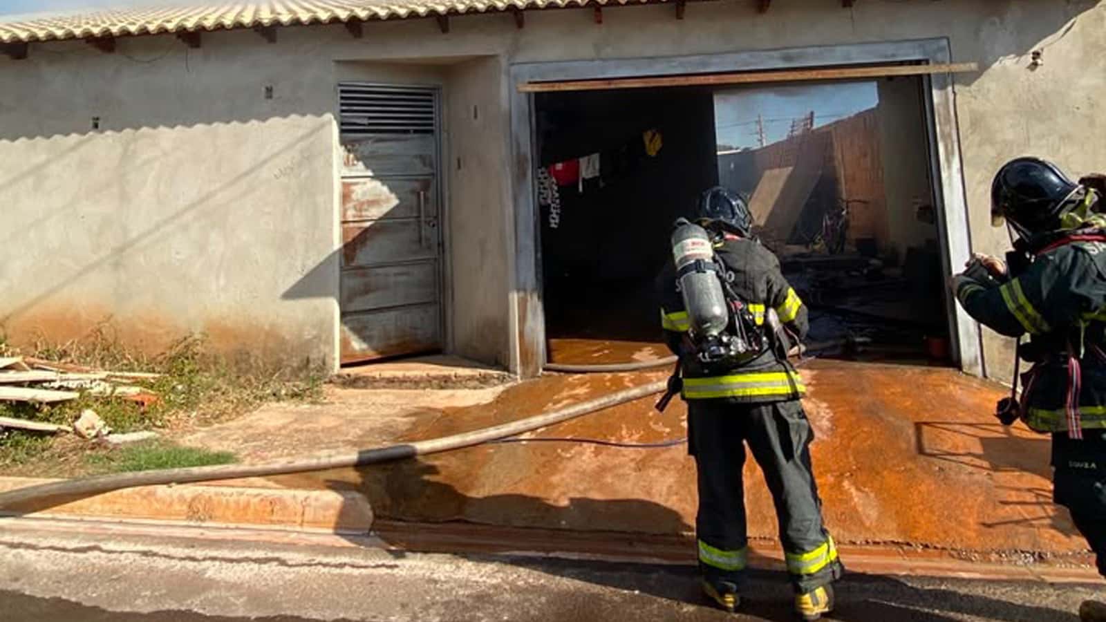 Homem coloca fogo na casa da ex-companheira em Bady Bassitt